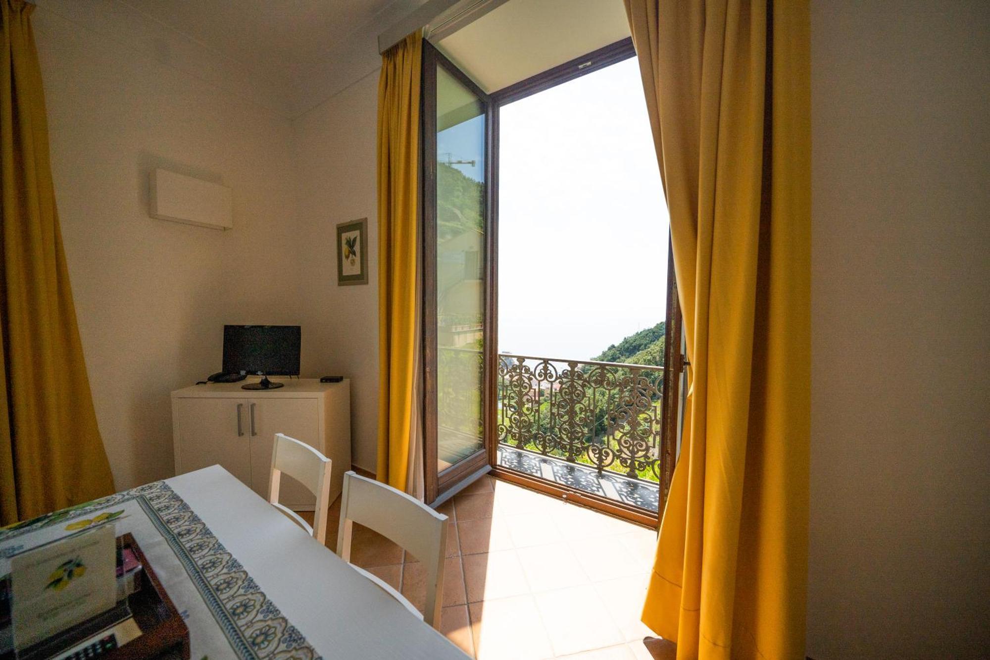 Limoneto Di Ercole Apartment Майори Екстериор снимка